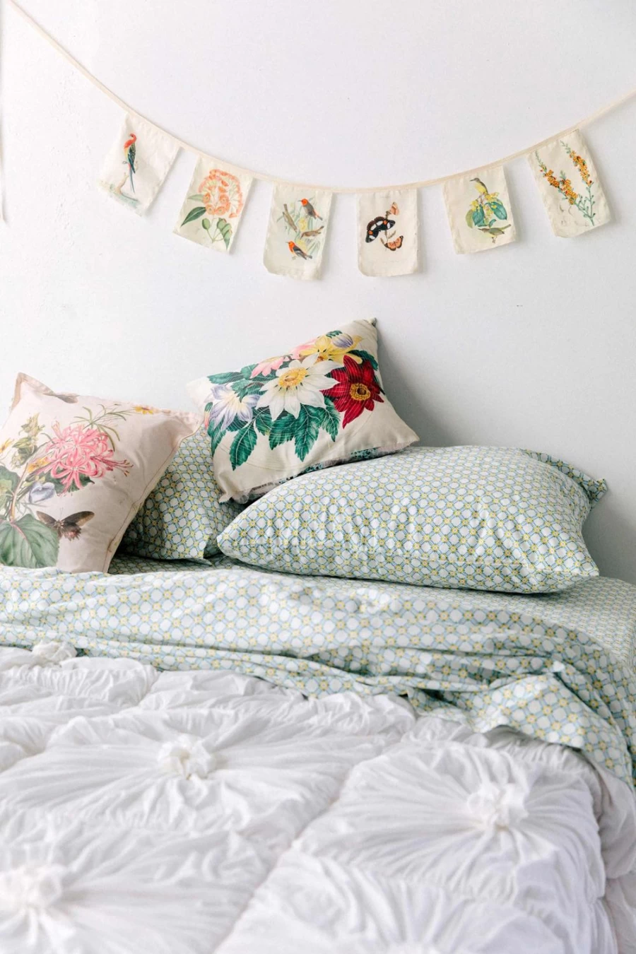 Lazybones Women's Ecology Garland - Organic Cotton Floral Decor