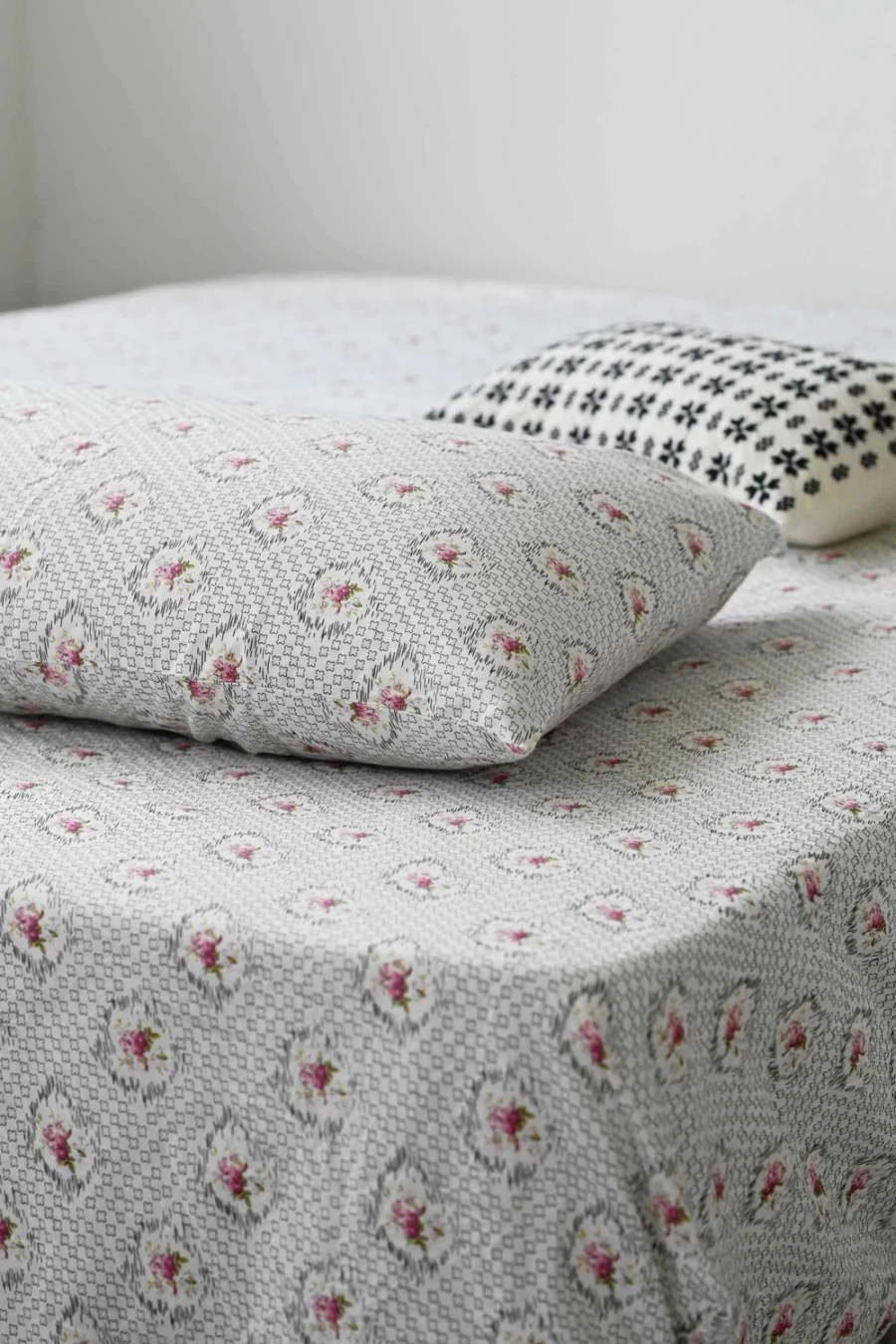 "Lazybones Women's Vienna Organic Cotton Sheet Set"