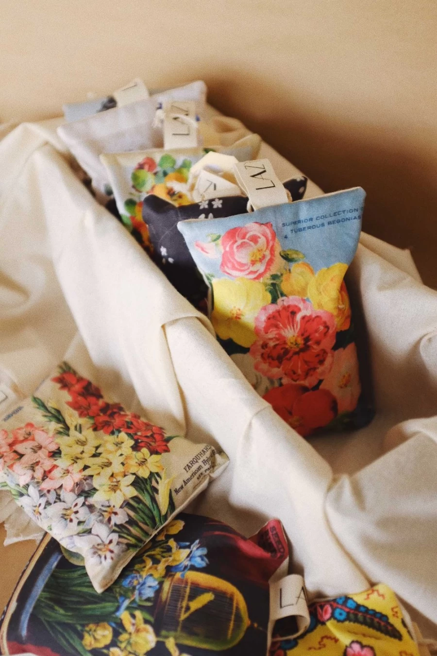 "Lazybones Women's Paisley Orange & Clove Scented Sachet - Aromatic Home Fragrance"