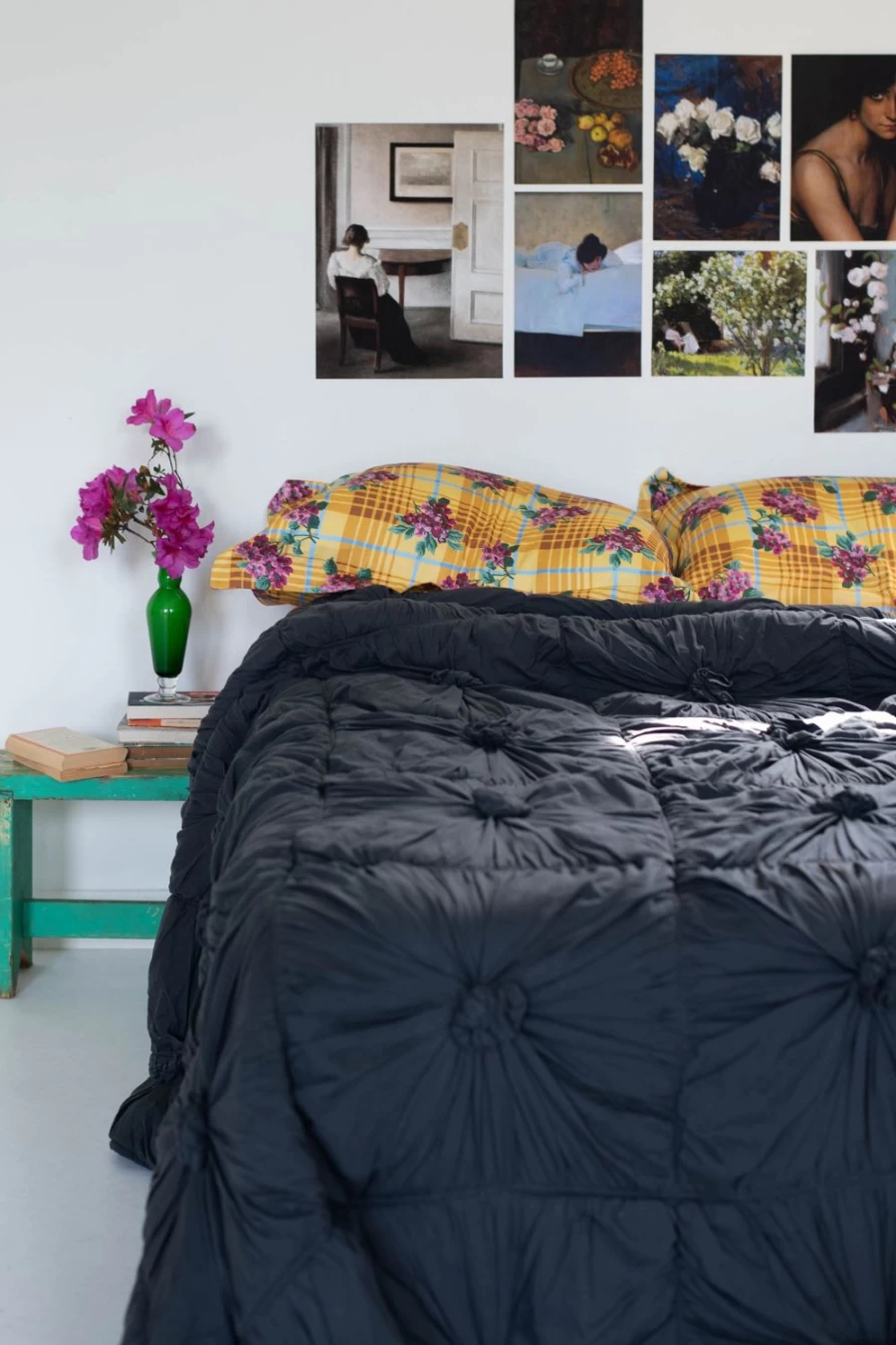 "Lazybones Women's Rosette Quilt in Charcoal - Organic Cotton Bedspread"
