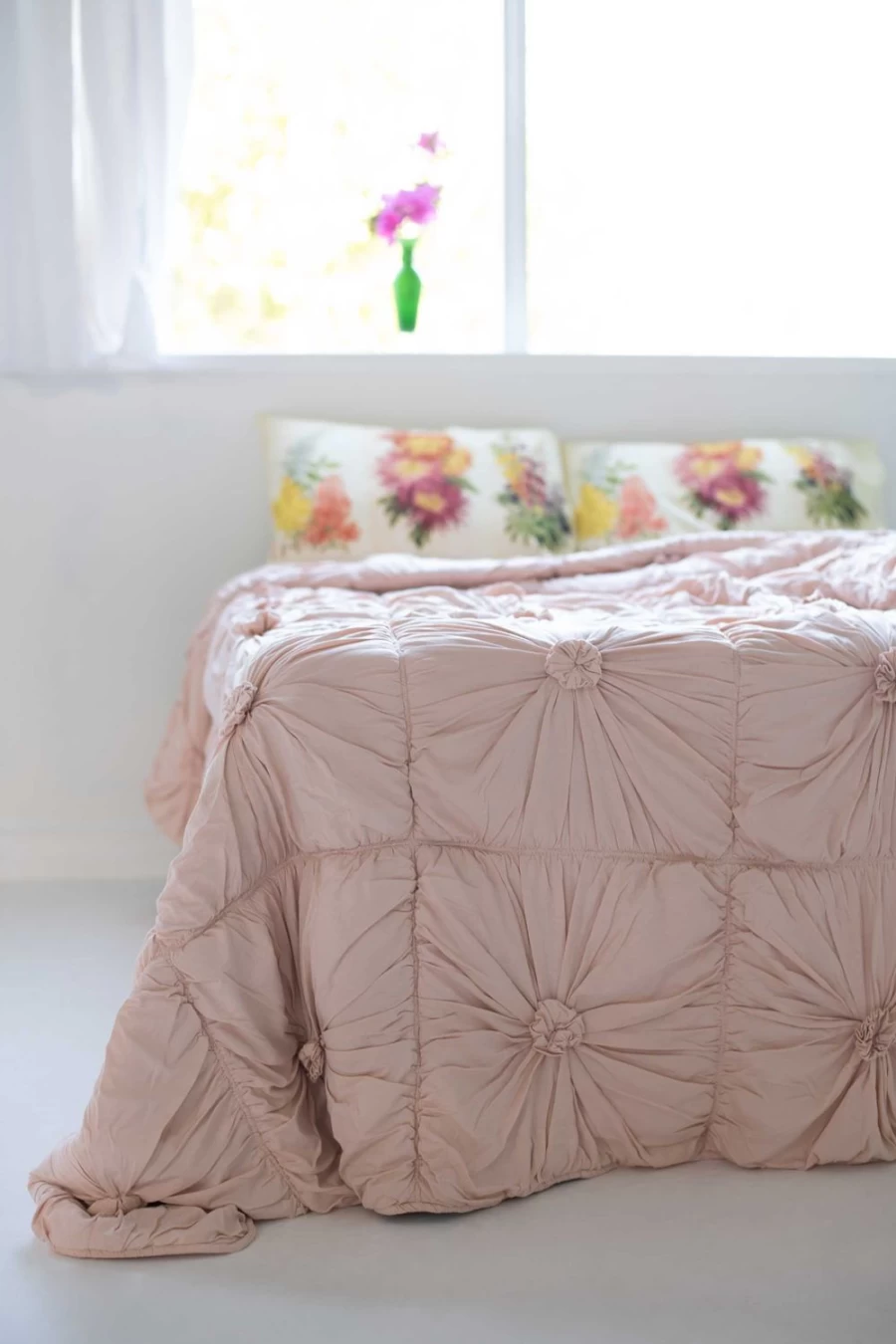 "Lazybones Women's Rosette Quilt in Tuscan Pink - Organic Cotton Bedding"