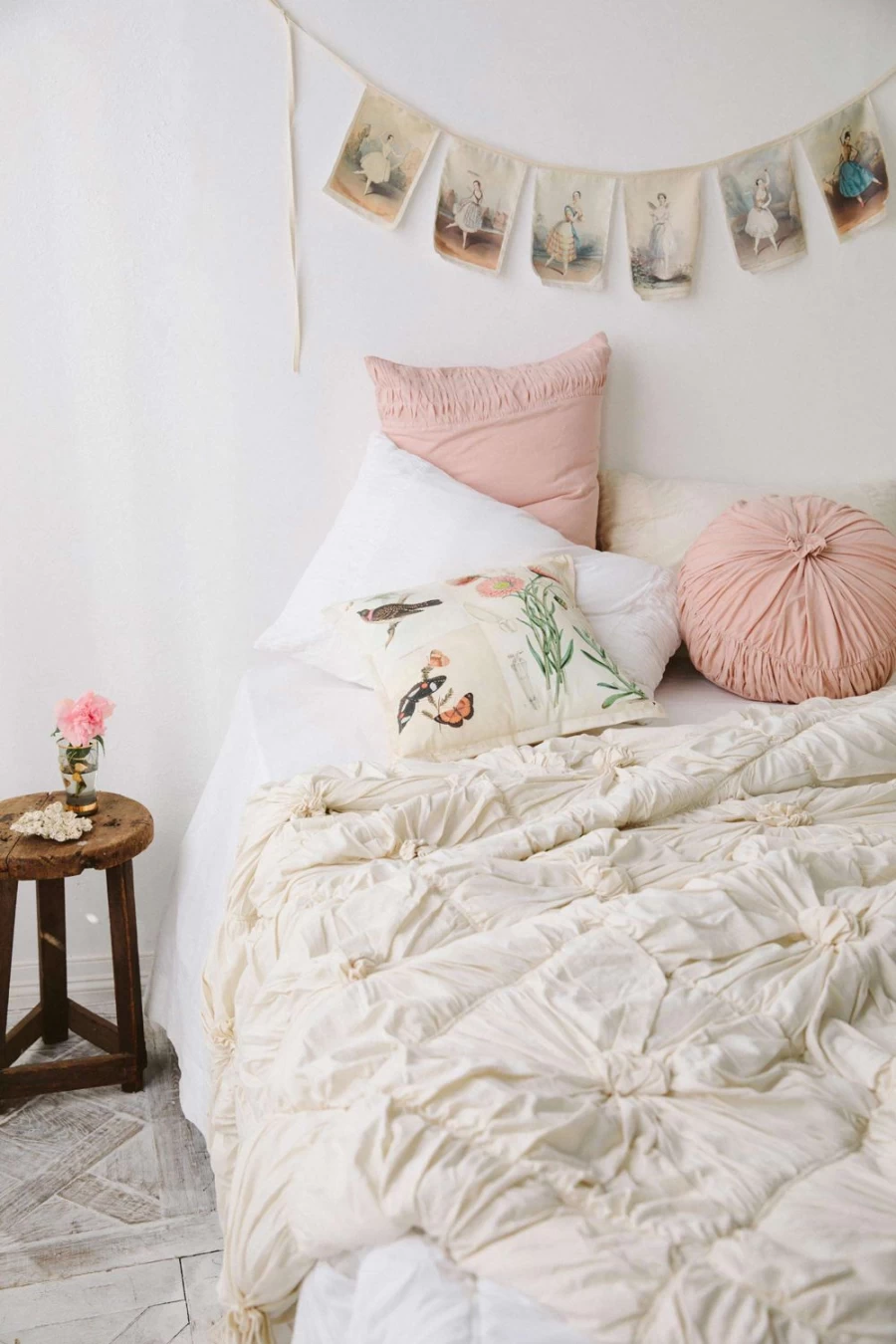 "Lazybones Women's Rosette Quilt in Natural Organic Cotton – Cozy & Sustainable Bedding"