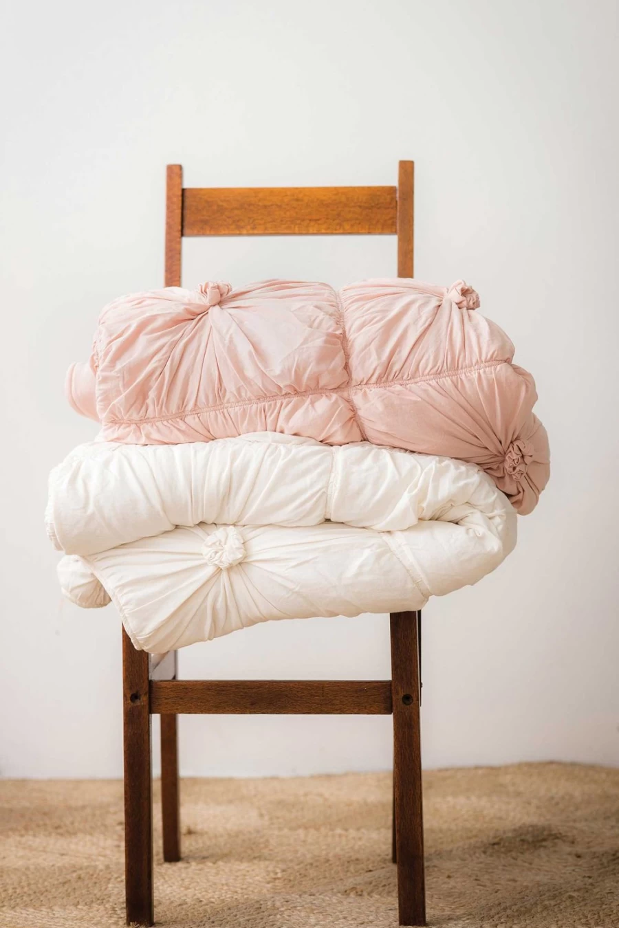 "Lazybones Women's Rosette Quilt in Natural Organic Cotton – Cozy & Sustainable Bedding"