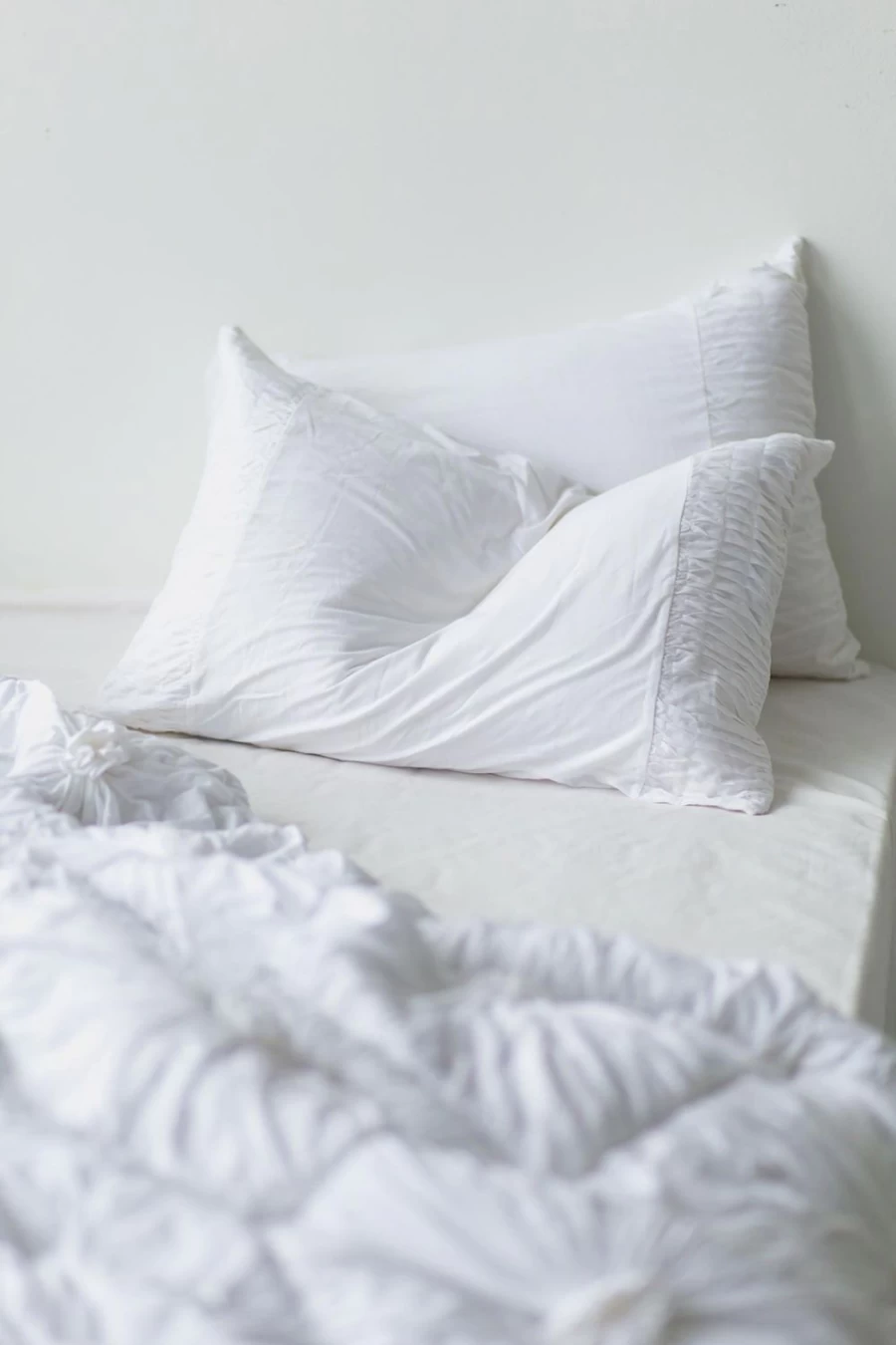 "Lazybones Women's Organic Cotton Rosette Pillowcase Set - White"