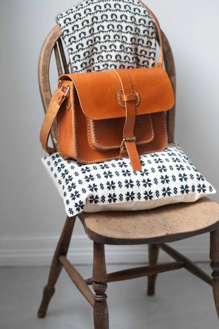 Lazybones Women's Vintage Rising Sun Leather Satchel Handbag for Stylish Outfits