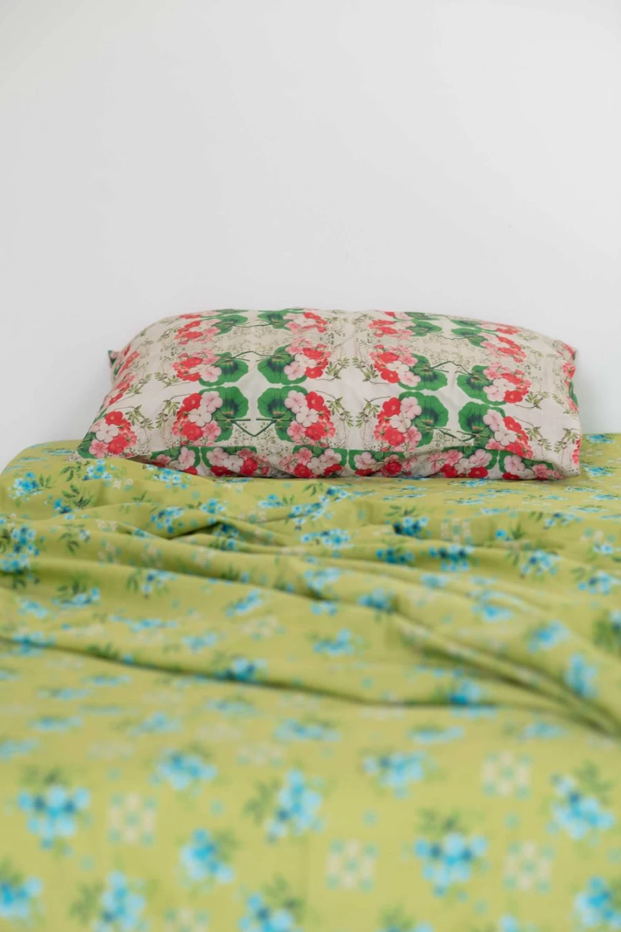 Lazybones Women's Organic Cotton Pelargonium Pillowcase Set - Soft Floral Design