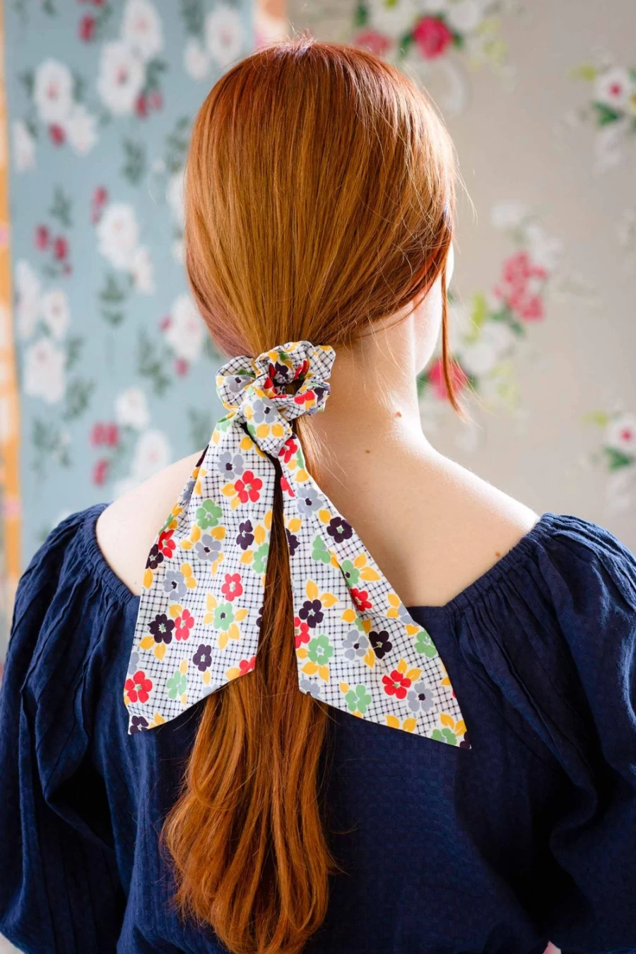 Lazybones Women's Daisy Print Scrunchie Scarf Hair Accessory