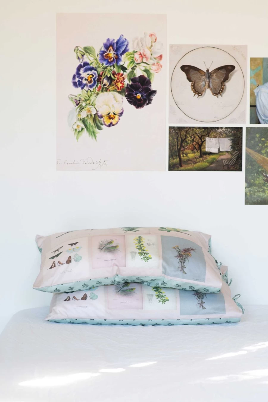 Lazybones Women's Floral Scrapbook Design Pillowcase Set - 2 Piece Bedding Accessories
