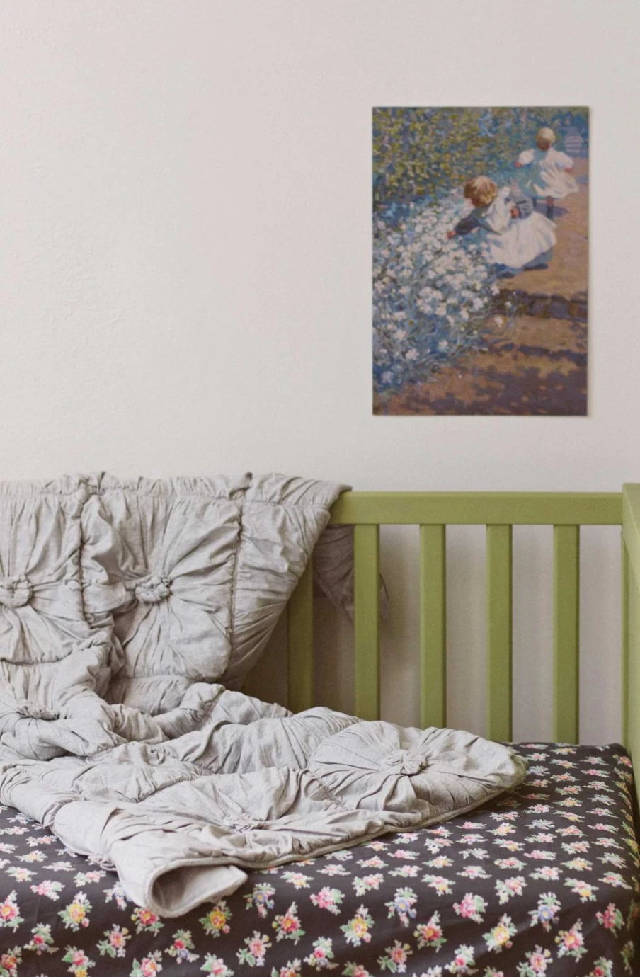 "Lazybones Women's Organic Cotton Cot Quilt - Rosette Grey Marle Design"
