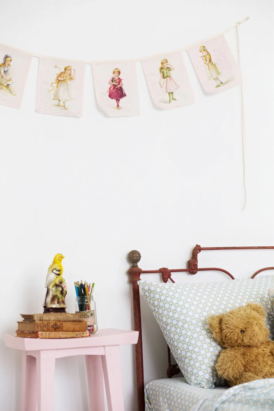 "Lazybones Women's Organic Cotton Language Of Flowers Garland"