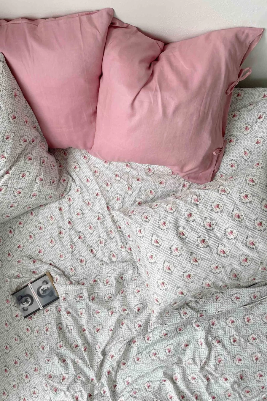 "Lazybones Women's Linen Euro Set In Rose - Elegant Comfortable Bedding"