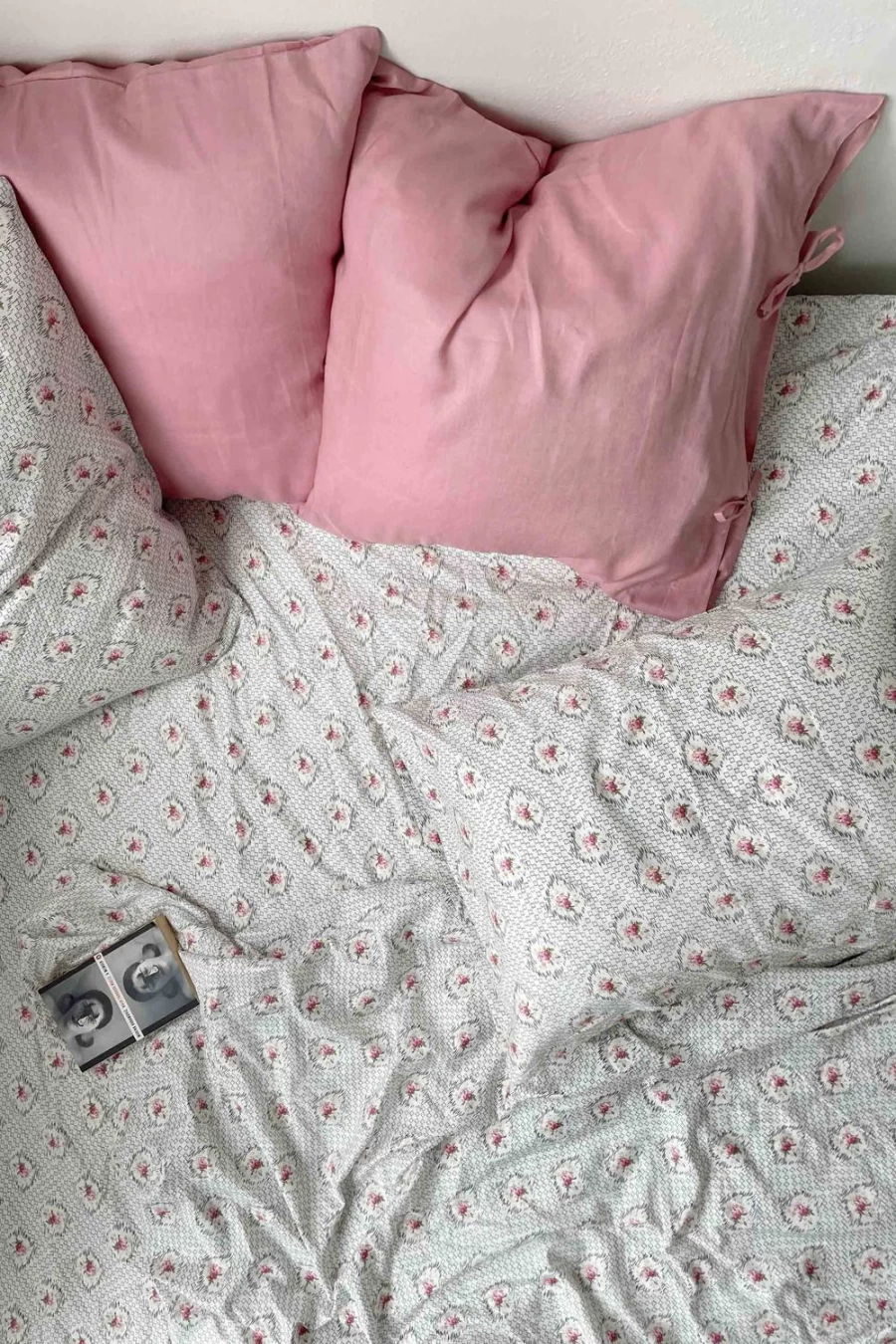 "Lazybones Women's Linen Euro Set In Rose - Stylish & Comfortable Bedding"