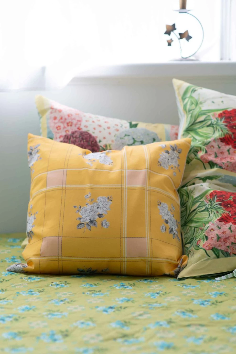 "Lazybones Women's Stylish Tablecloth and Cushion Cover Set – Elegant Home Decor"