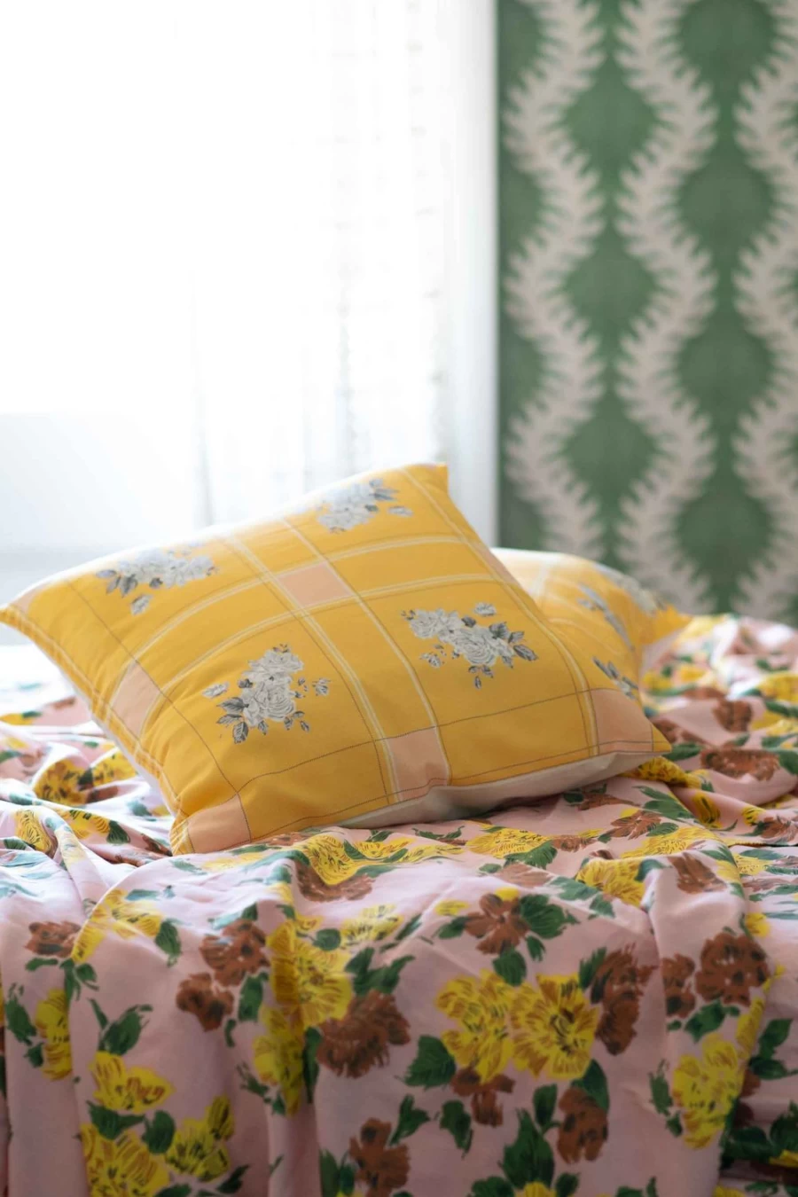 "Lazybones Women's Stylish Tablecloth and Cushion Cover Set – Elegant Home Decor"