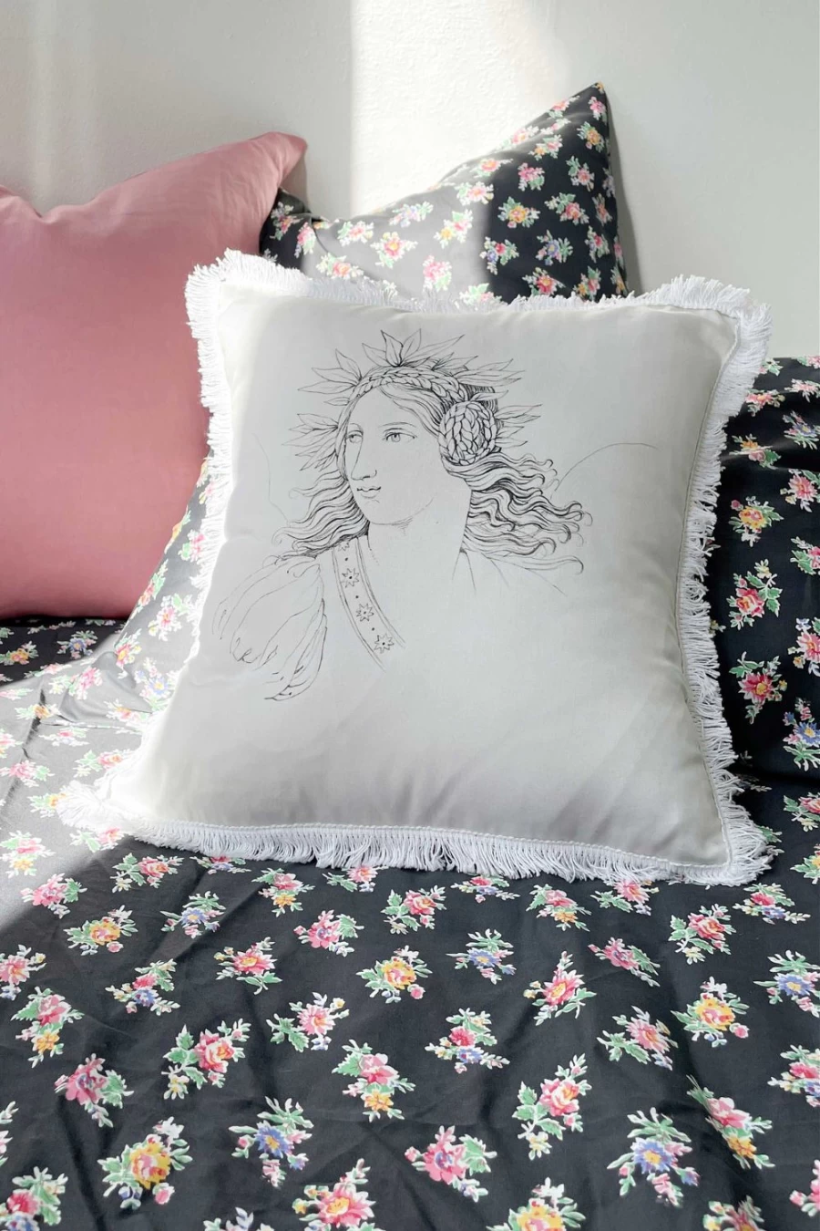 Lazybones Women's Elisabeth Cushion Cover - Organic Cotton Home Decor
