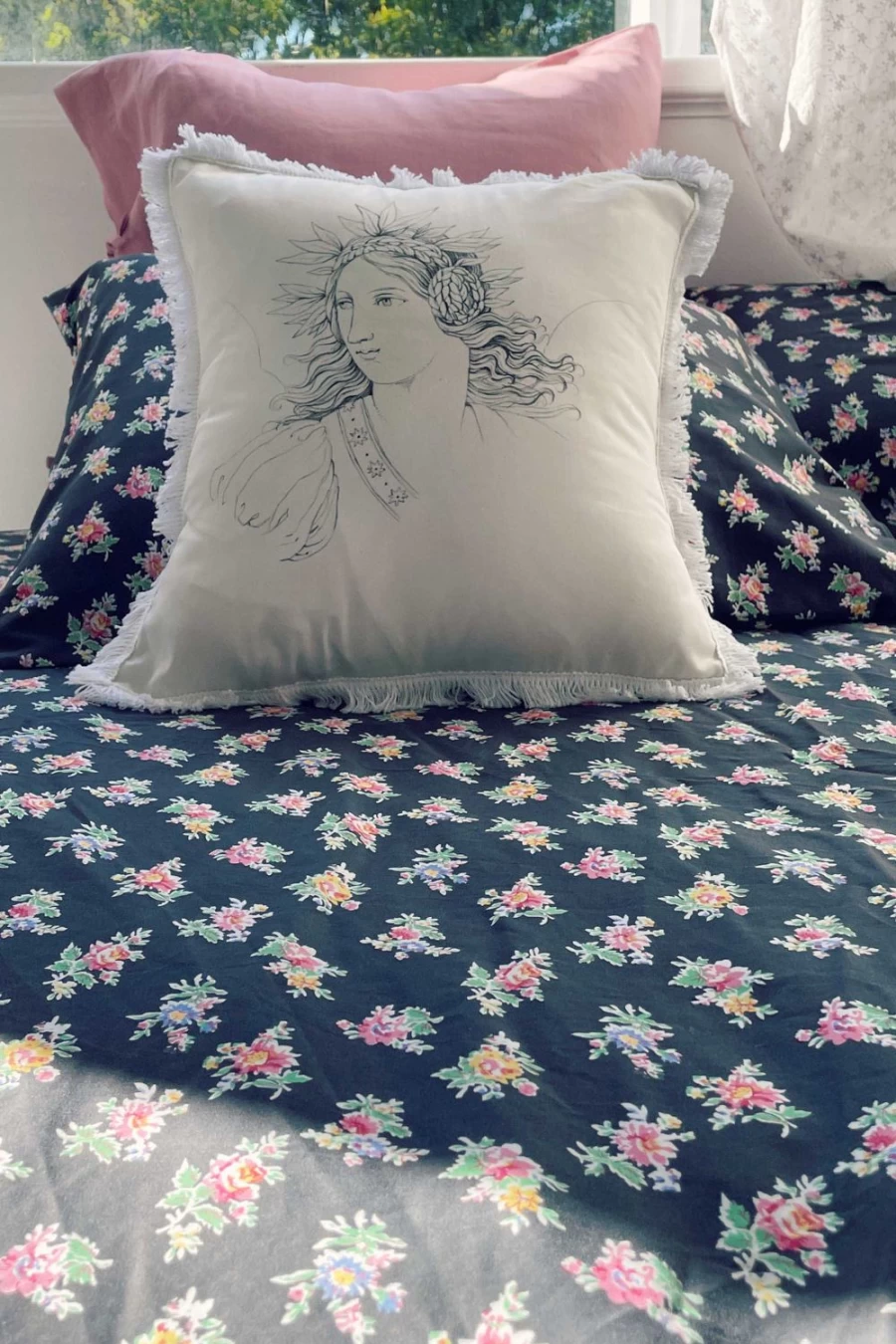 Lazybones Women's Elisabeth Cushion Cover - Organic Cotton Home Decor