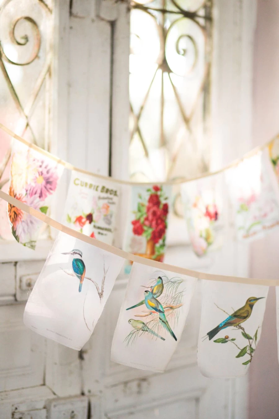 "Lazybones Women's Australian Birds Garland - Organic Cotton Floral Decor"